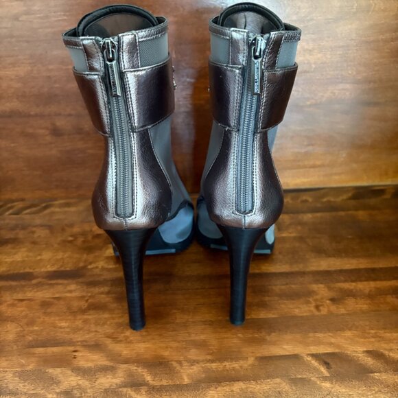 Karl Lagerfeld Paris Blayze Peep Toe Bootie Women Size 8.5 Silver/Grey New - Picture 5 of 12